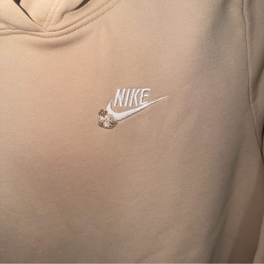 Nike Sportswear Club Fleece pullover hoodie - custom flower embroidery